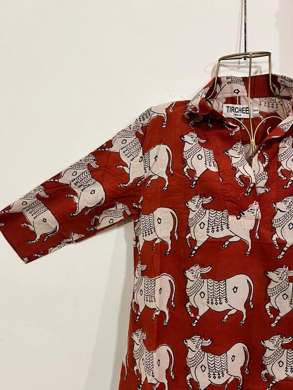 Kavya's High-Low Collared Top - Red & Pichwai