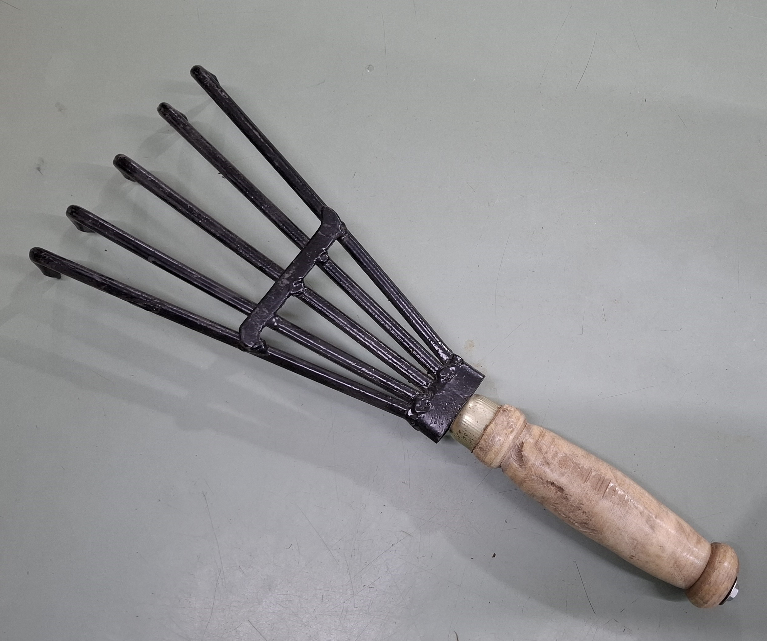 Garden Leaf Rake Big Panja with Five Teeth, Hard Steel Material With Wooden Handle | Hand cultivator 5 fingure