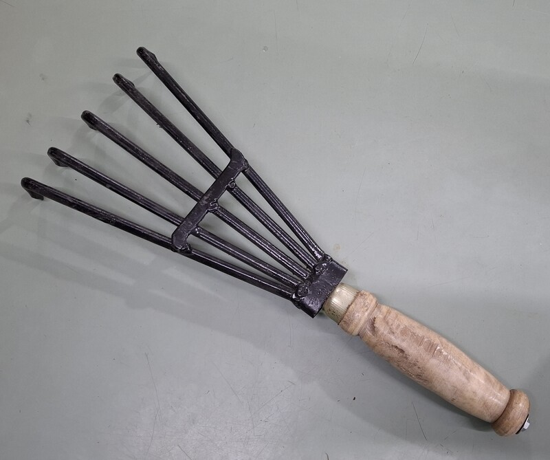 Garden Leaf Rake Big Panja with Five Teeth, Hard Steel Material With Wooden Handle | Hand cultivator 5 fingure