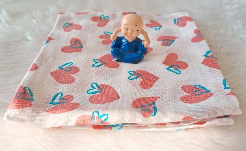 Muslin Baby bath towel - Red & blue heart