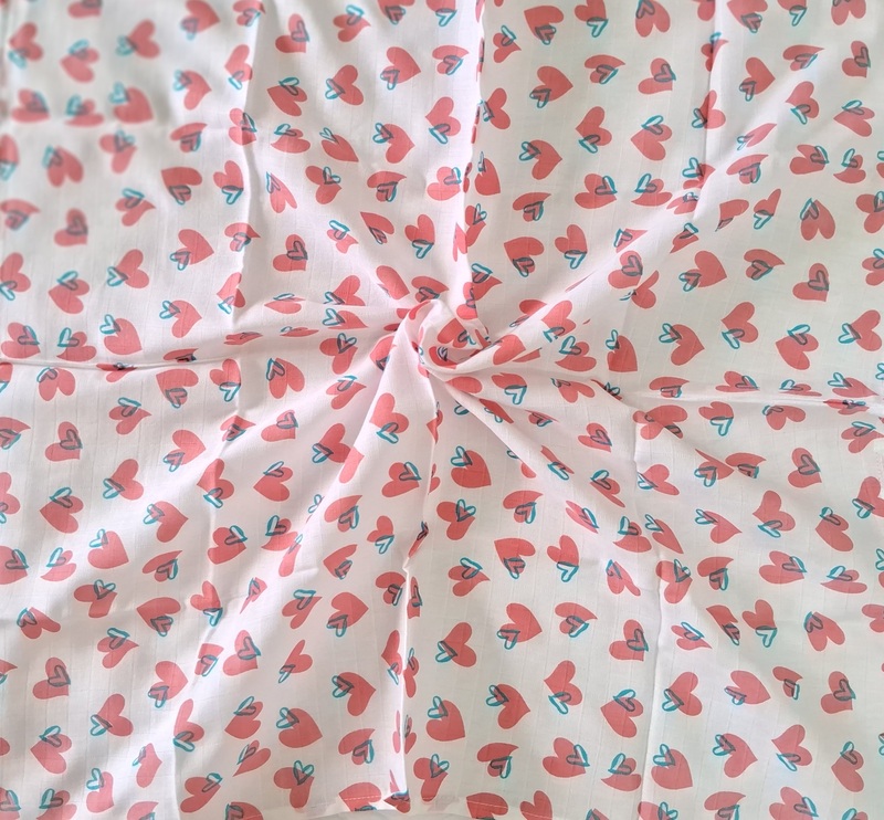 Muslin Baby bath towel - Red & blue heart