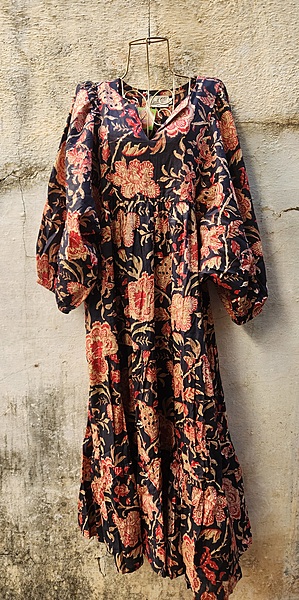 Jiya's Free-Size Flare Dress - Black & Flowers