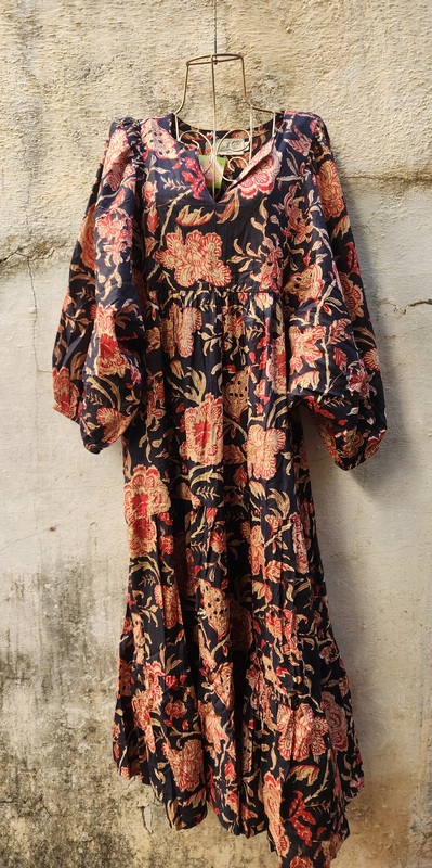 Jiya's Free-Size Flare Dress - Black & Flowers