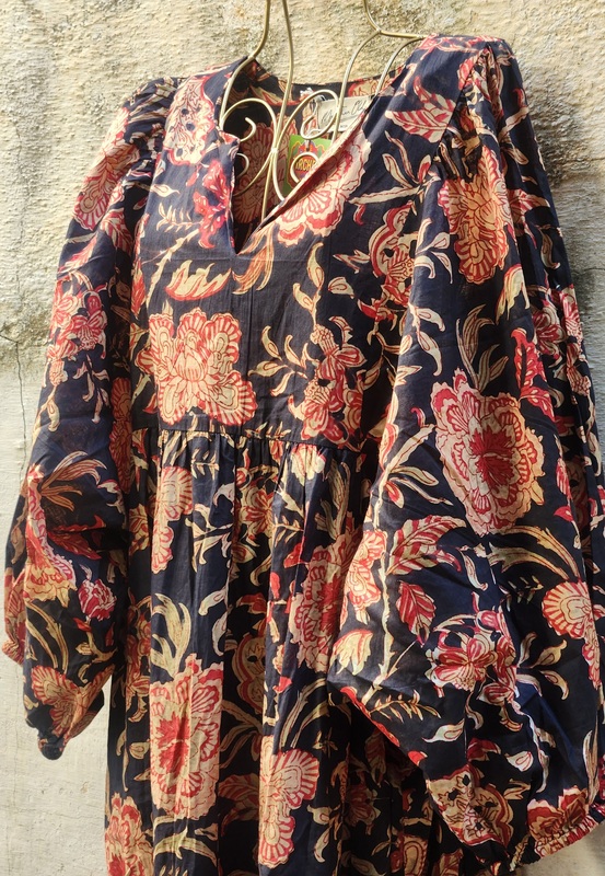 Jiya's Free-Size Flare Dress - Black & Flowers