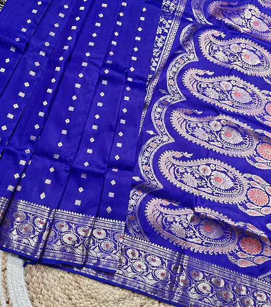 No Figurine motif 2000 buta Swarnachari Colour Royal with golden zari