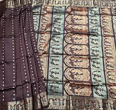 Figurine motif 2000 buta Swarnachari Dark chocolate with golden zari Figurine motif 2000 buta Swarnachari Dark chocolate with golden zari