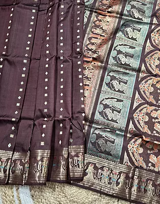 Figurine motif 2000 buta Swarnachari Dark chocolate with golden zari Figurine motif 2000 buta Swarnachari Dark chocolate with golden zari