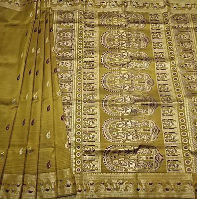 Figure motif Baluchari Color yellowish olive