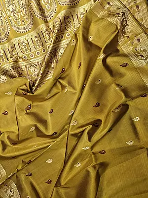 Figure motif Baluchari Color yellowish olive