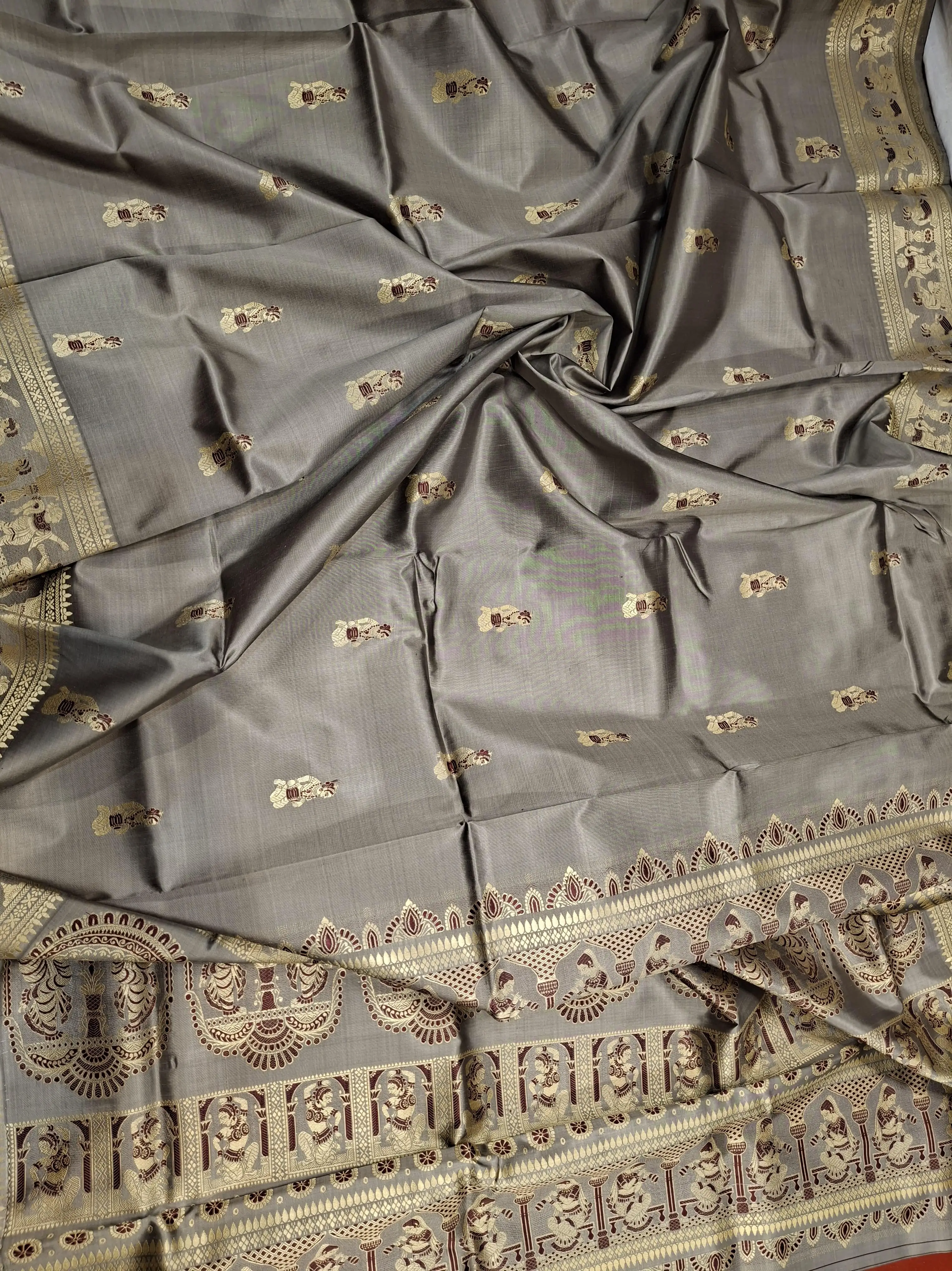 Figure motif Baluchari Color Grey saree
