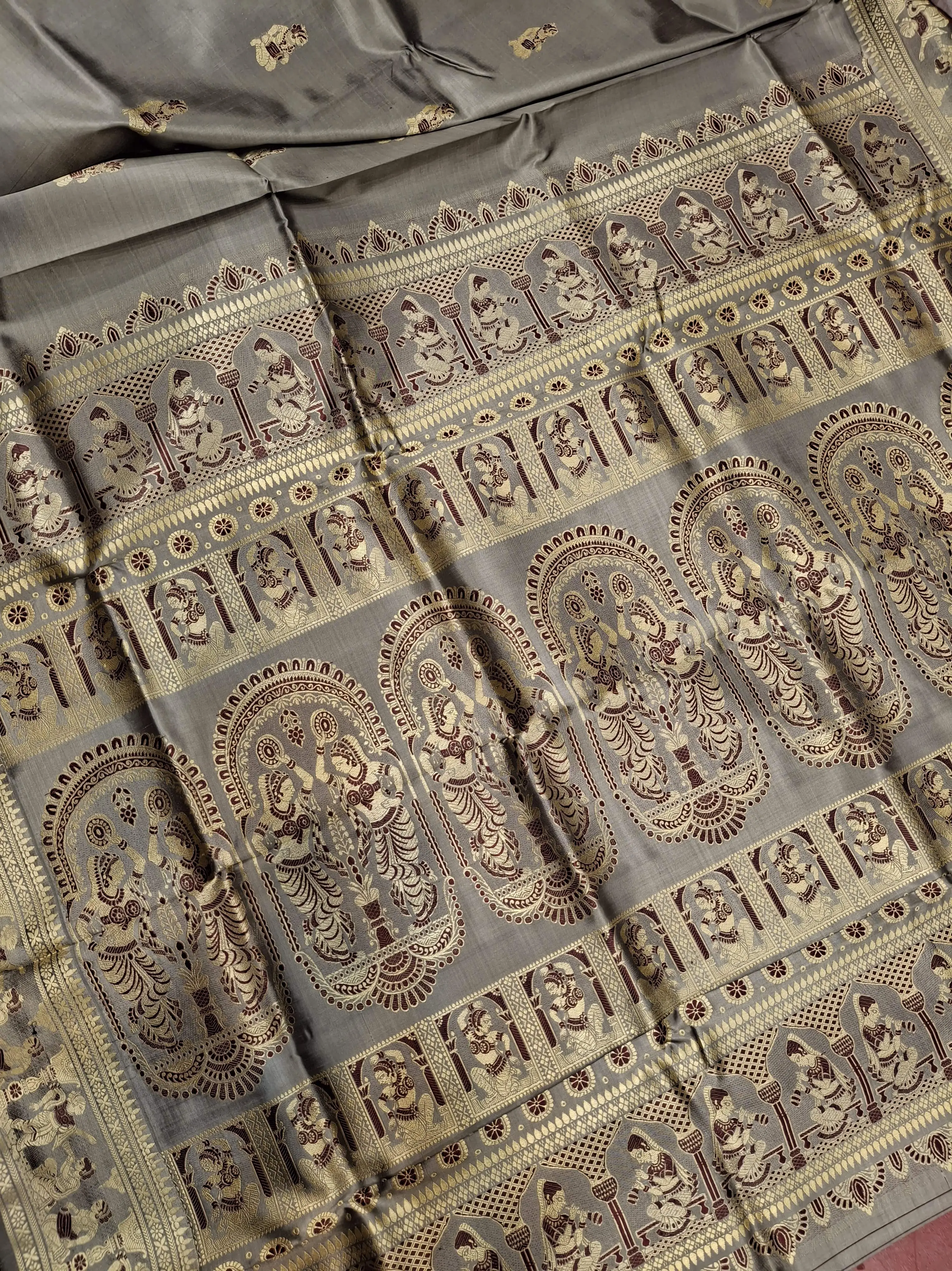 Figure motif Baluchari Color Grey saree