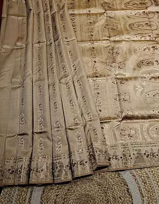 Figure motif Swarnachari Colour Chandan