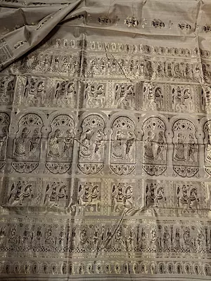 Figure motif Swarnachari in pure tassar with golden zari and dark maroon meena