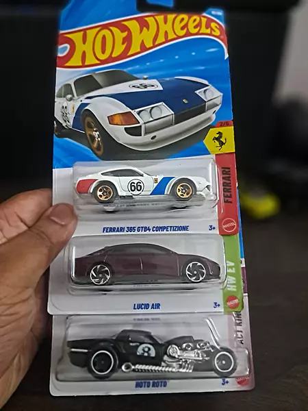 Hot Wheels Ferrari 365 GTB4 Combo 1