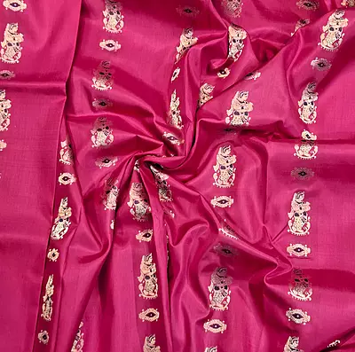 Rani pink pure Mulberry silk Swarnachari saree. Rani pink pure Mulberry silk Swarnachari saree.