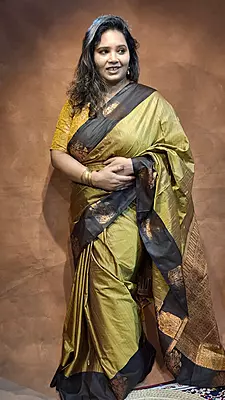 Mustard & Jet Black Semi Silk Kanjivaram Saree with Contrast Blouse Piece Mustard & Jet Black Semi Silk Kanjivaram Saree with Contrast Blouse Piece