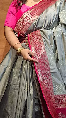 English Green Semi Silk Banarasi Saree with Rani Pink Border & Gold Zari Weaving English Green Semi Silk Banarasi Saree with Rani Pink Border & Gold Zari Weaving