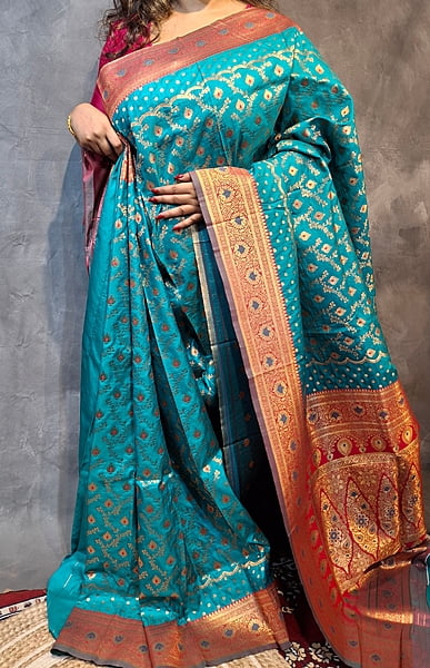 Feroza Semi Silk Saree with Off-Red Border & Rich Gold Zari Weaving Feroza Semi Silk Saree with Off-Red Border & Rich Gold Zari Weaving