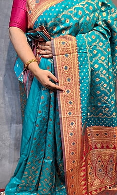 Feroza Semi Silk Saree with Off-Red Border & Rich Gold Zari Weaving Feroza Semi Silk Saree with Off-Red Border & Rich Gold Zari Weaving