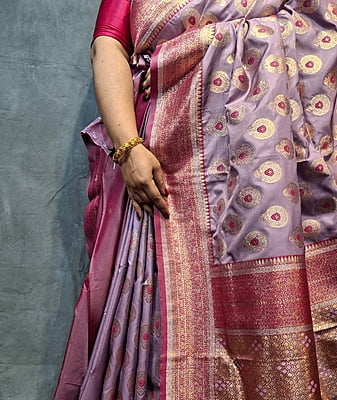 Mauve Semi Silk Saree with Rani Pink Border & Rich Gold Zari Weaving Mauve Semi Silk Saree with Rani Pink Border & Rich Gold Zari Weaving