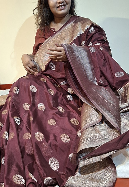Elegant Maroon Khaddi Saree with Intricate Metallic Leaf Motifs & Rich Woven Border Elegant Maroon Khaddi Saree with Intricate Metallic Leaf Motifs & Rich Woven Border