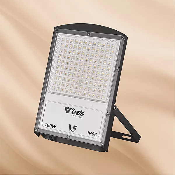 V-5 Flood Light