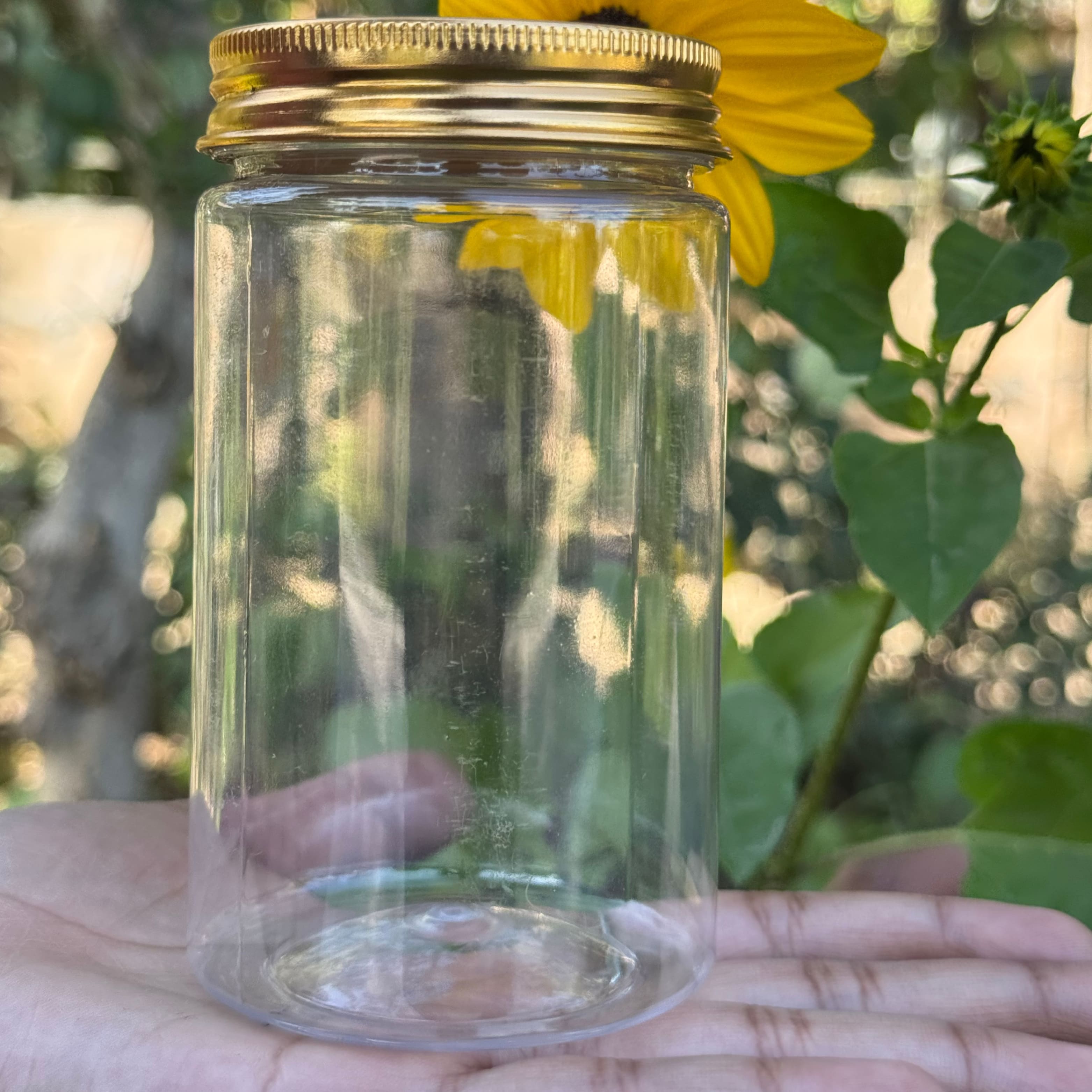 350ml Round PET Jar + 63mm Aluminium Gold Cap 350ml Round PET Jar + 63mm Aluminium Gold Cap