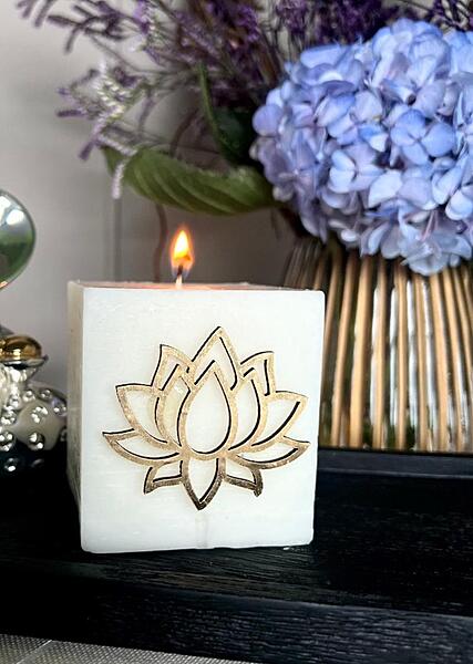 LOTUS SQUARE PILLAR CANDLE