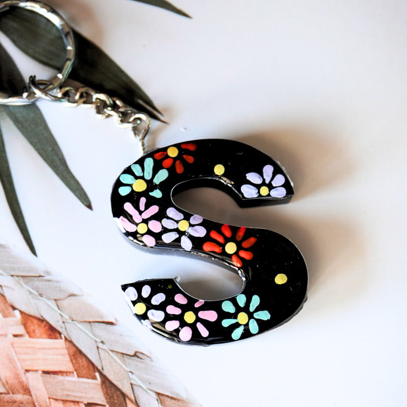'S' FLOWERY EBONY LETTER KEYCHAIN 'S' FLOWERY EBONY LETTER KEYCHAIN
