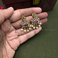 Single centered stone with beads