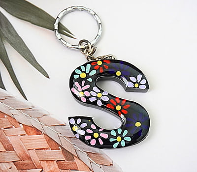 'S' FLOWERY EBONY LETTER KEYCHAIN 'S' FLOWERY EBONY LETTER KEYCHAIN