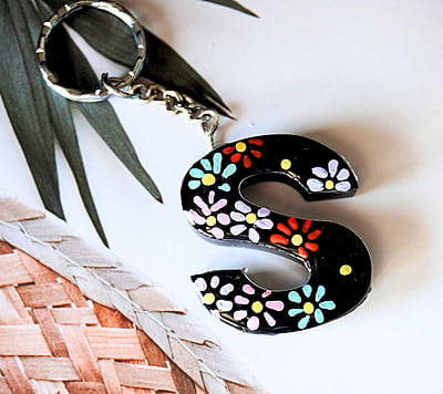 'S' FLOWERY EBONY LETTER KEYCHAIN 'S' FLOWERY EBONY LETTER KEYCHAIN