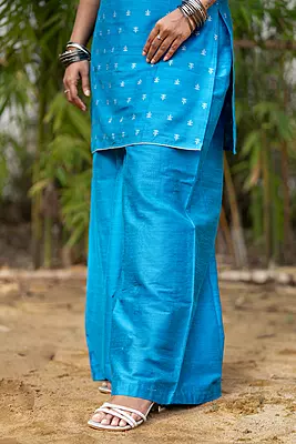 Women Sleeveless Jacquard Short Kurta - Blue