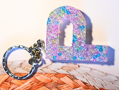 'P' SHIMMERING LETTER KEYCHAIN