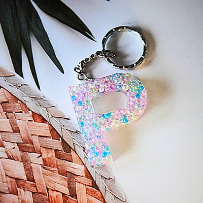 'P' SHIMMERING LETTER KEYCHAIN