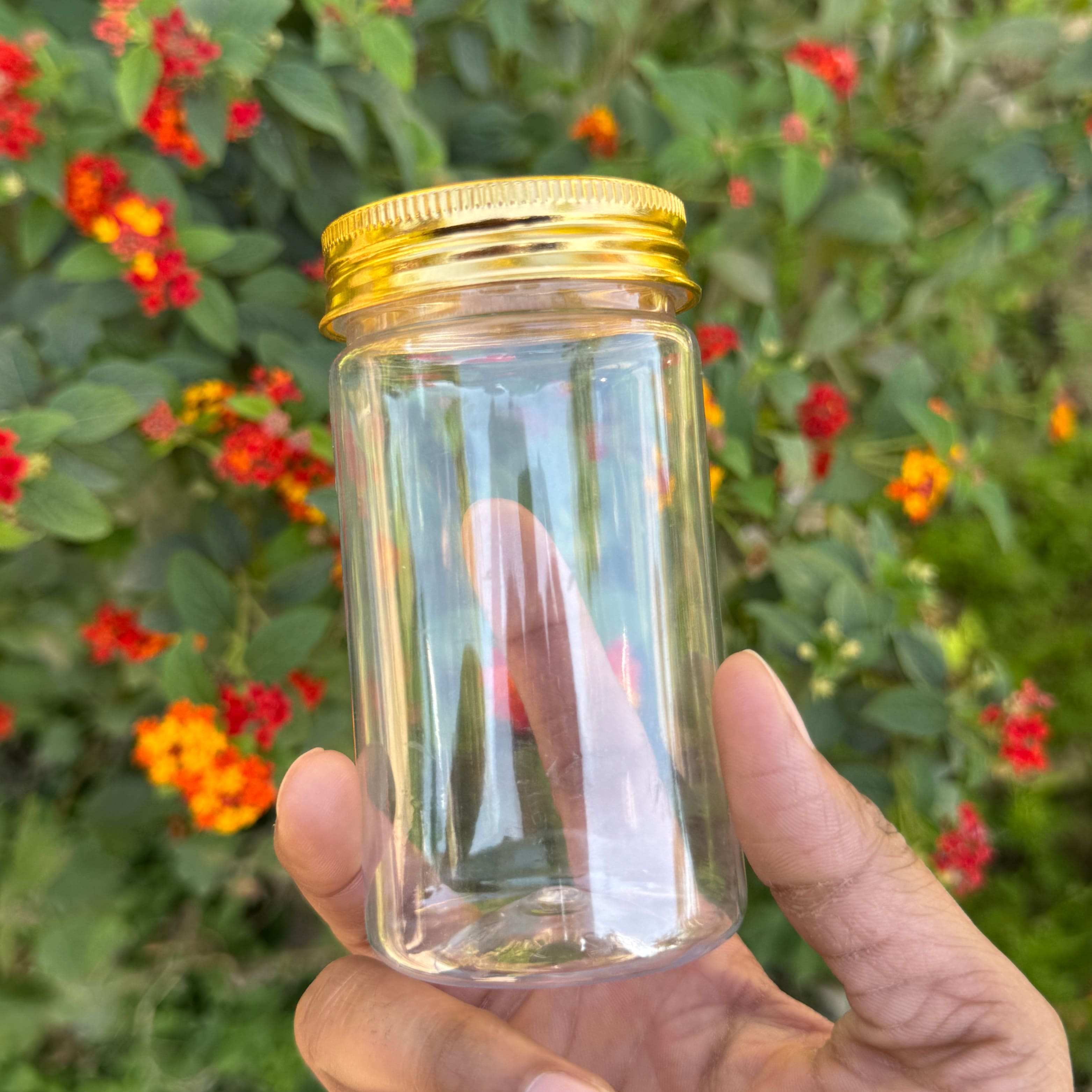 200ml Round PET Jar + 53mm Aluminium Gold Cap 200ml Round PET Jar + 53mm Aluminium Gold Cap