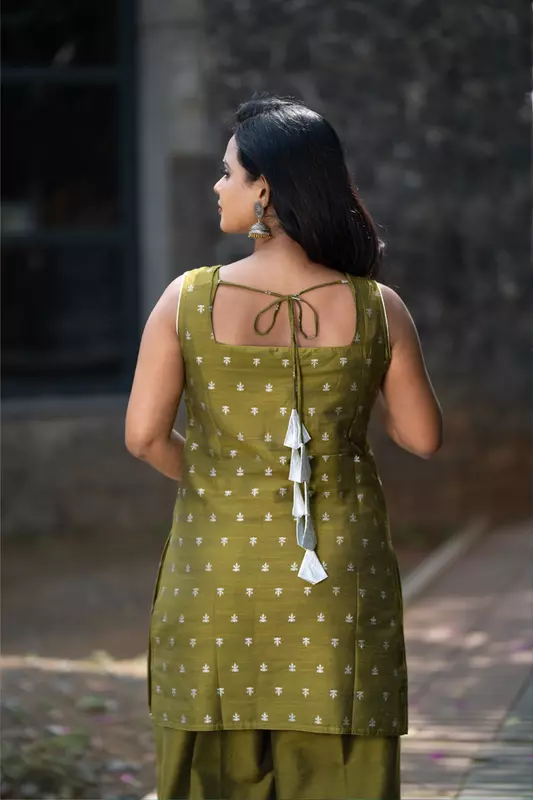 Women Sleeveless Jacquard Short Kurta - Green
