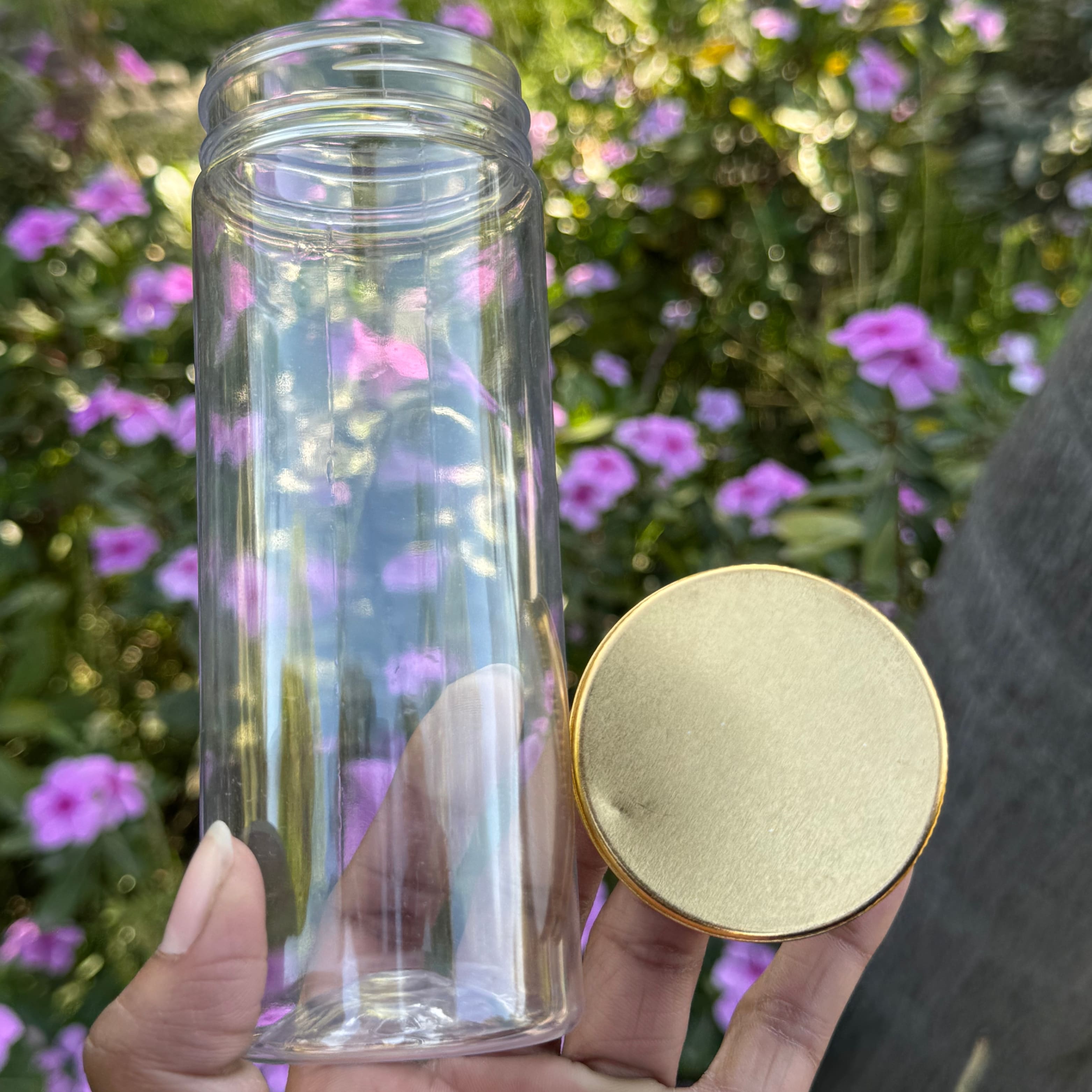 300ml Round PET Jar + 53mm Aluminium Gold Cap 300ml Round PET Jar + 53mm Aluminium Gold Cap