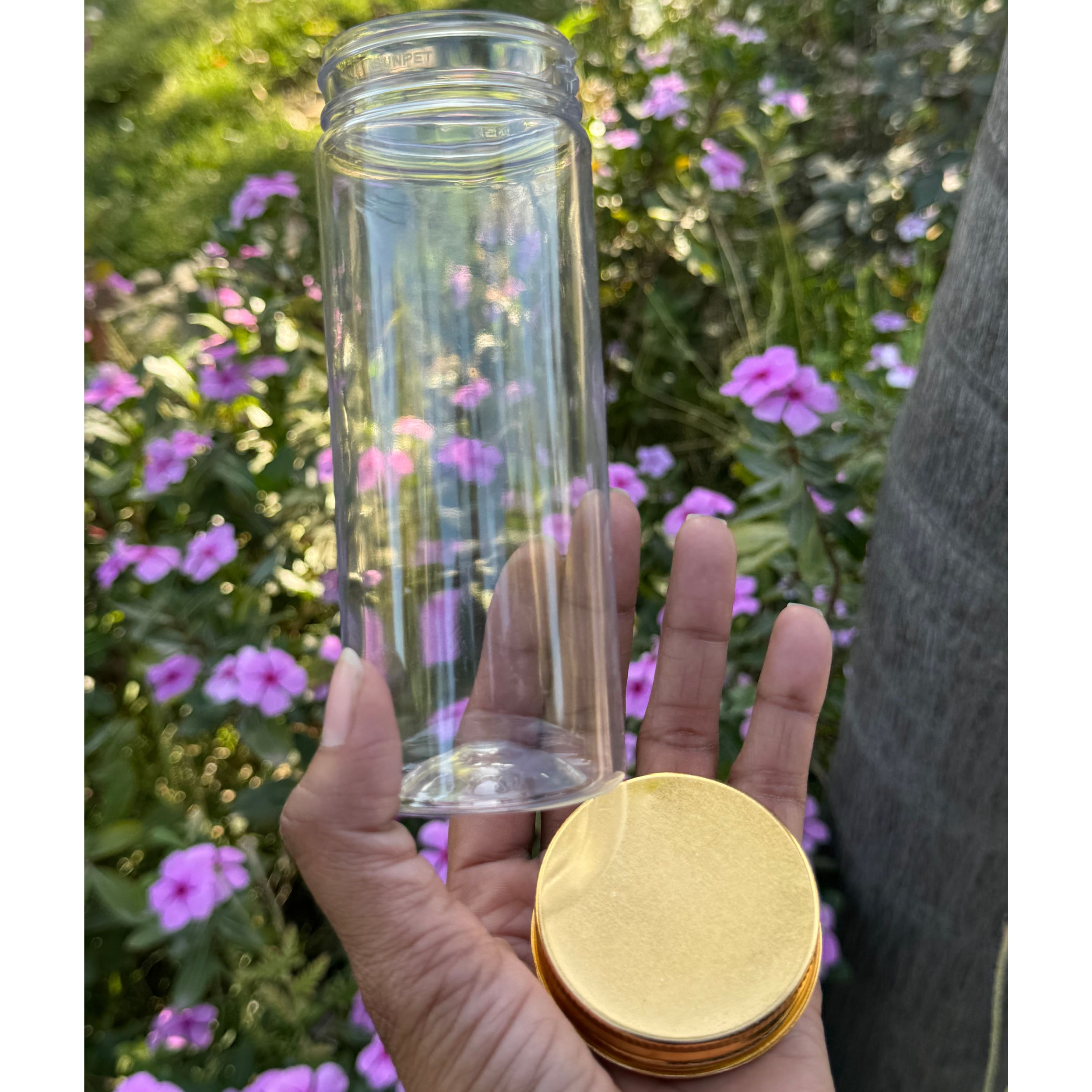 300ml Round PET Jar + 53mm Aluminium Gold Cap 300ml Round PET Jar + 53mm Aluminium Gold Cap