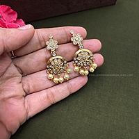 Vintage attigai white