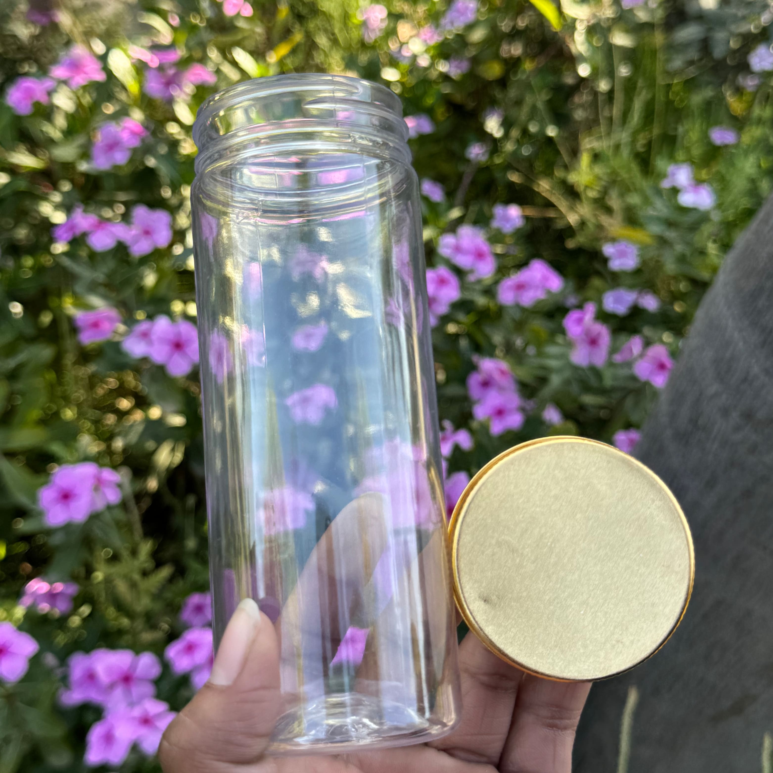 300ml Round PET Jar + 53mm Aluminium Gold Cap 300ml Round PET Jar + 53mm Aluminium Gold Cap