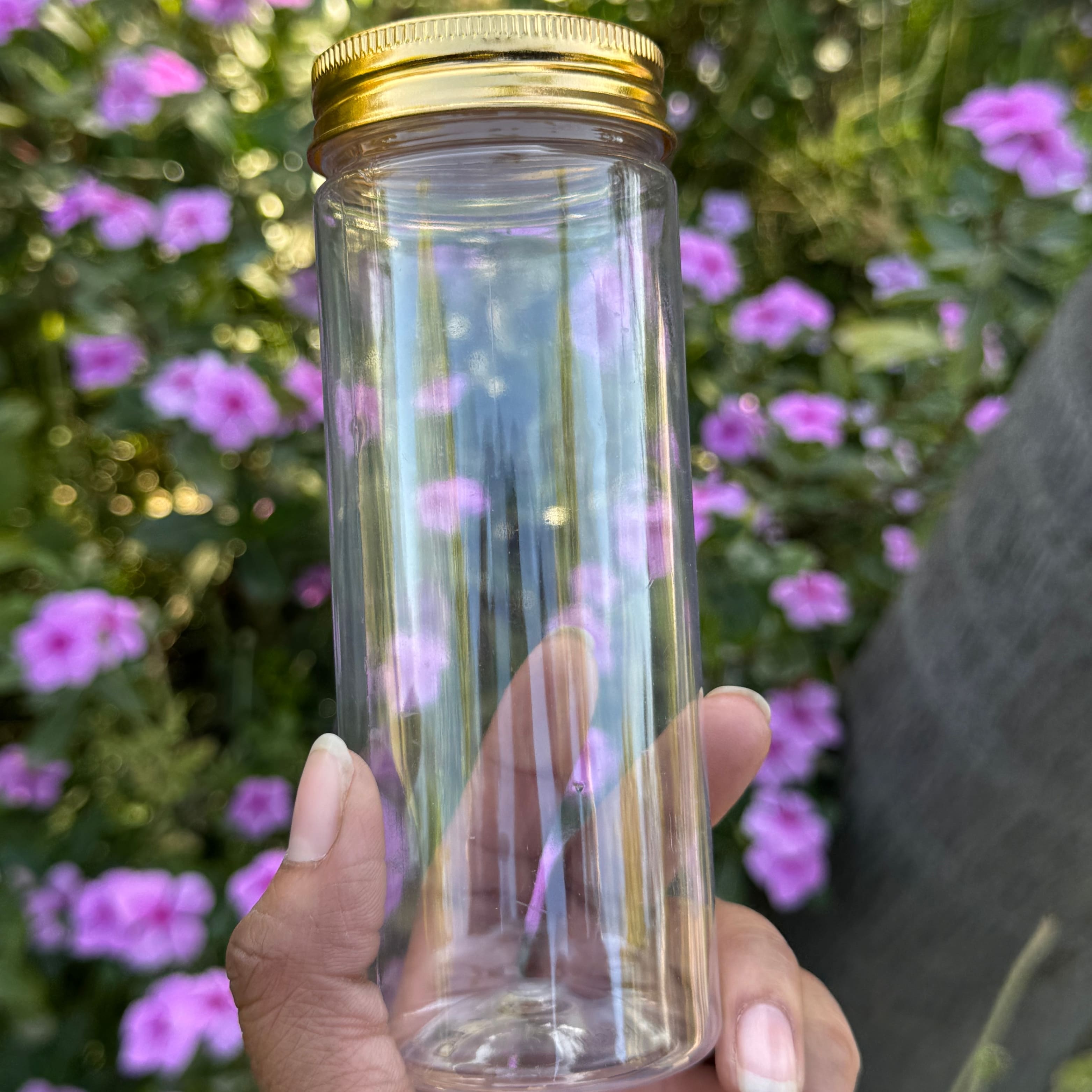 300ml Round PET Jar + 53mm Aluminium Gold Cap 300ml Round PET Jar + 53mm Aluminium Gold Cap