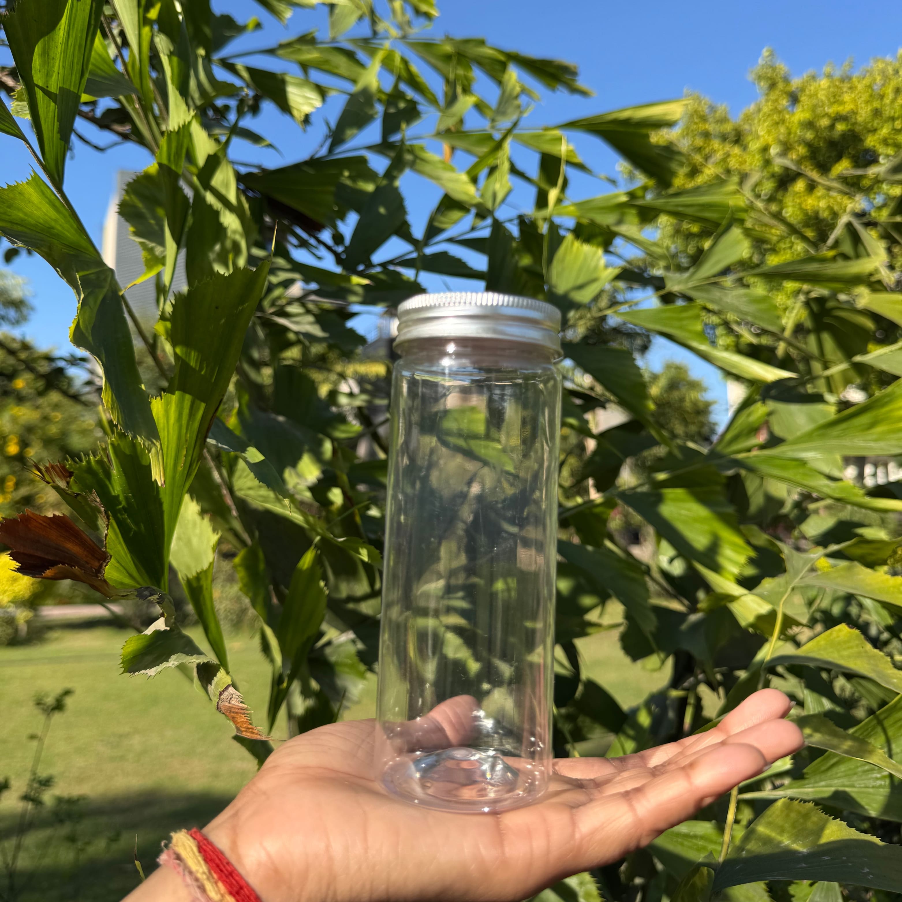 300ml Round PET Jar + 53mm Aluminium SILVER Cap 300ml Round PET Jar + 53mm Aluminium SILVER Cap