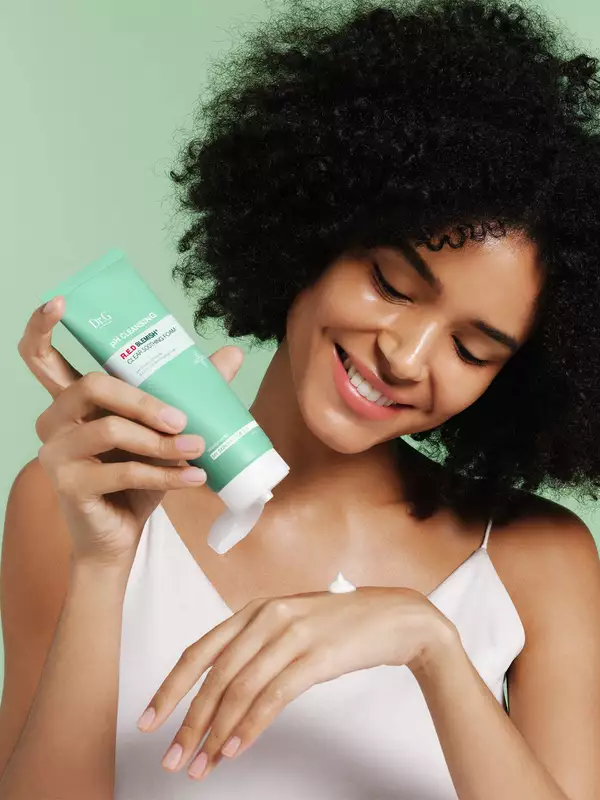 DR.G pH CLEANSING RED BLEMISH CLEAR SOOTHING FOAM