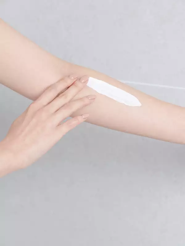 B.O.M - LIGHT ON in Shower Body Tone up