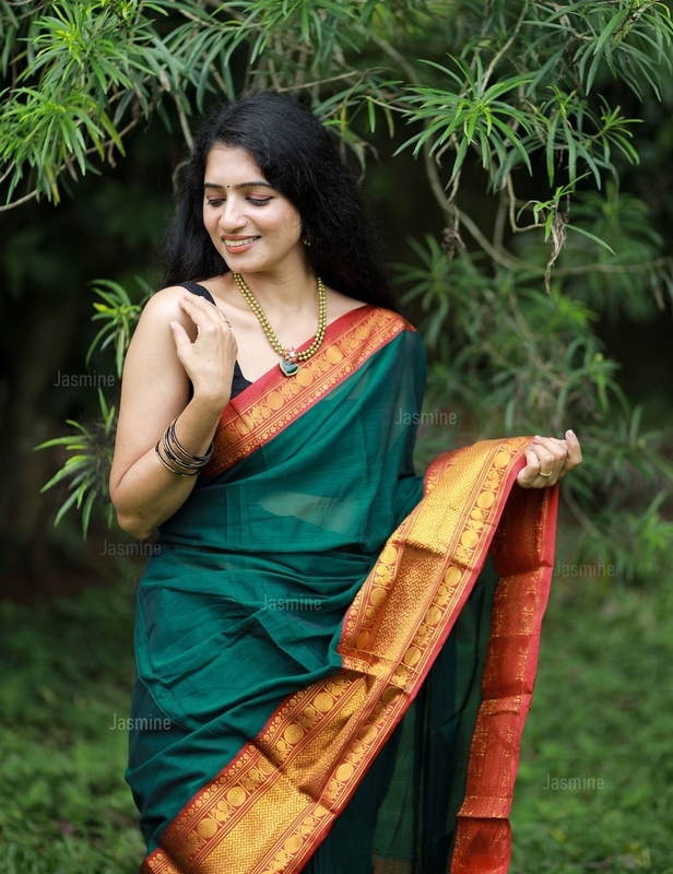 Ezhil - எழில் ( Authentic Narayanpet Handloom )