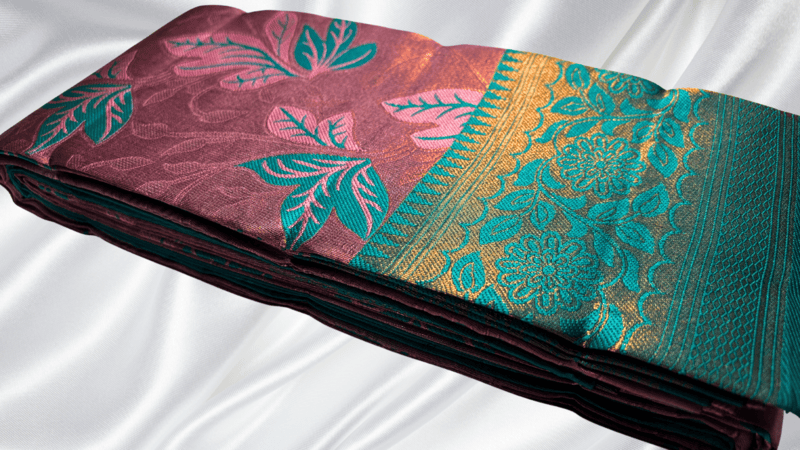 Kubera Pattu Copper Jari Saree - Onion & Bottle Green