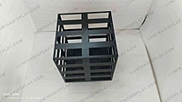 Four-sided LED cube cabinet 640 mm per side in powder-coated GI, hanging display – Lumina