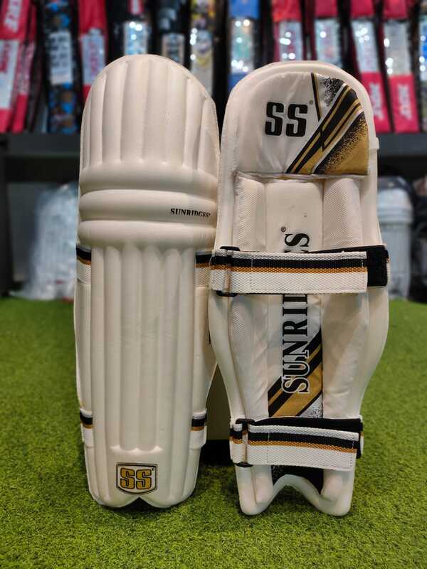 Cricket Batting PAD SS AERO LITE MOULDED Cricket Batting PAD SS AERO LITE MOULDED