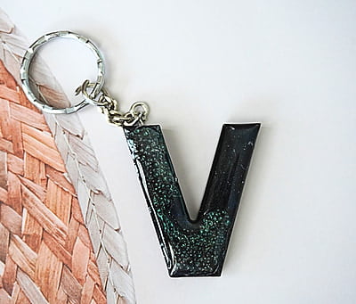 'V' SACRAMENTO LETTER KEYCHAIN 'V' SACRAMENTO LETTER KEYCHAIN